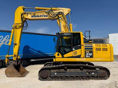 Komatsu PC210 NLC-11 vendida por B.R.B. Spa