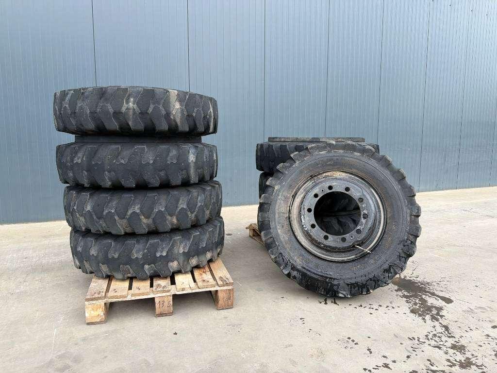 Neumático para Mitas 1000 x 20 Set / 10.00 x 20: 4x2 Tyres / 1000-20 Foto 1