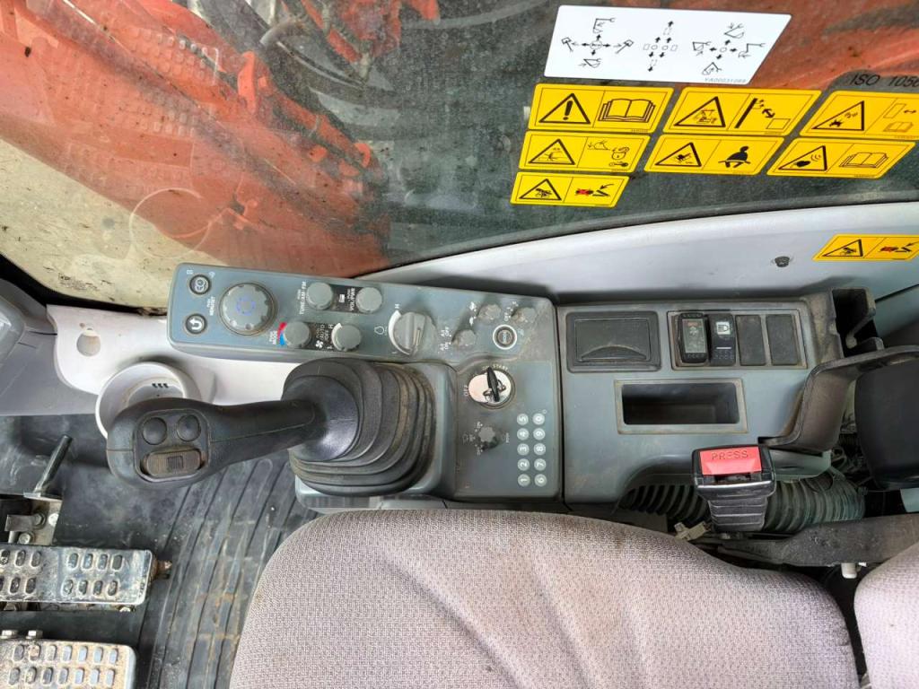 Hitachi ZX210-6 Foto 28