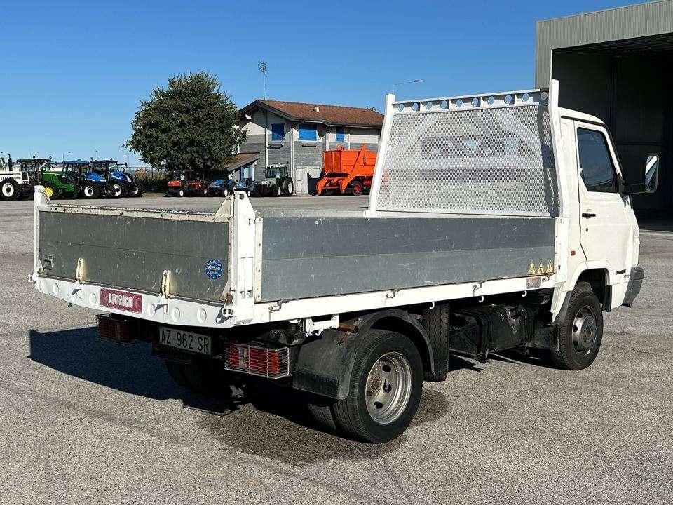Nissan Trade 100 4x2 Foto 14