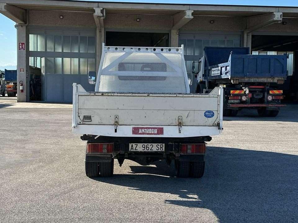 Nissan Trade 100 4x2 Foto 15