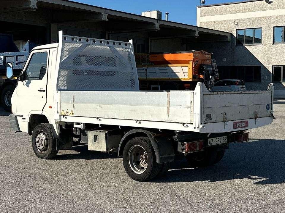 Nissan Trade 100 4x2 Foto 3
