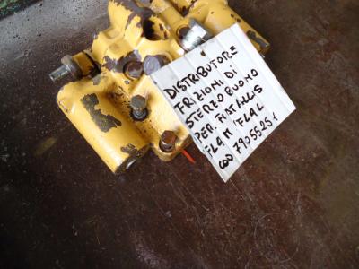 Distribuidor de embrague de dirección para Fiat Allis FL4M E FL4L vendida por OLM 90 Srl