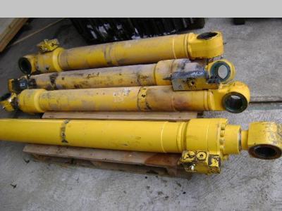 Kit de pistones para New Holland E 215 vendida por PRV Ricambi Srl