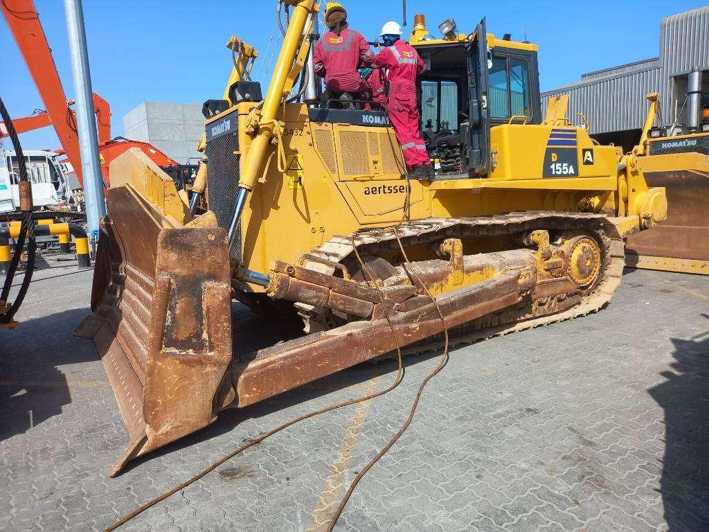 Komatsu D155A-6R (4pcs available for sale in Abu Dhabi) Foto 12