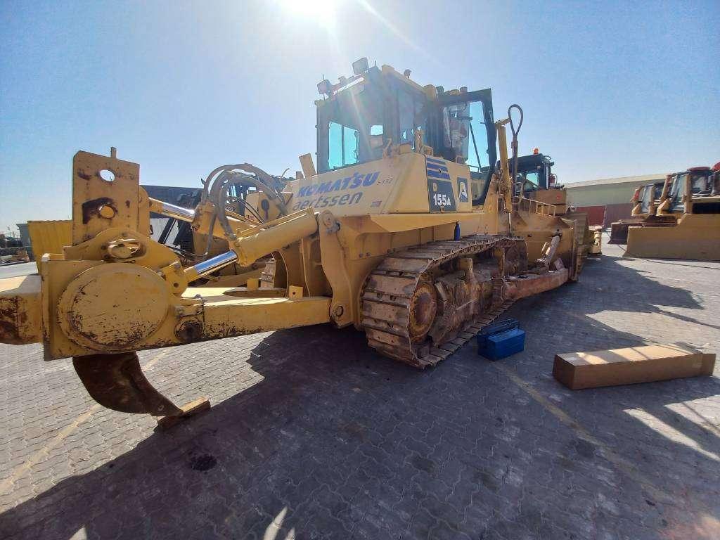Komatsu D155A-6R (4pcs available for sale in Abu Dhabi) Foto 15