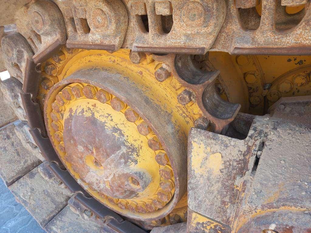 Komatsu D155A-6R (4pcs available for sale in Abu Dhabi) Foto 18