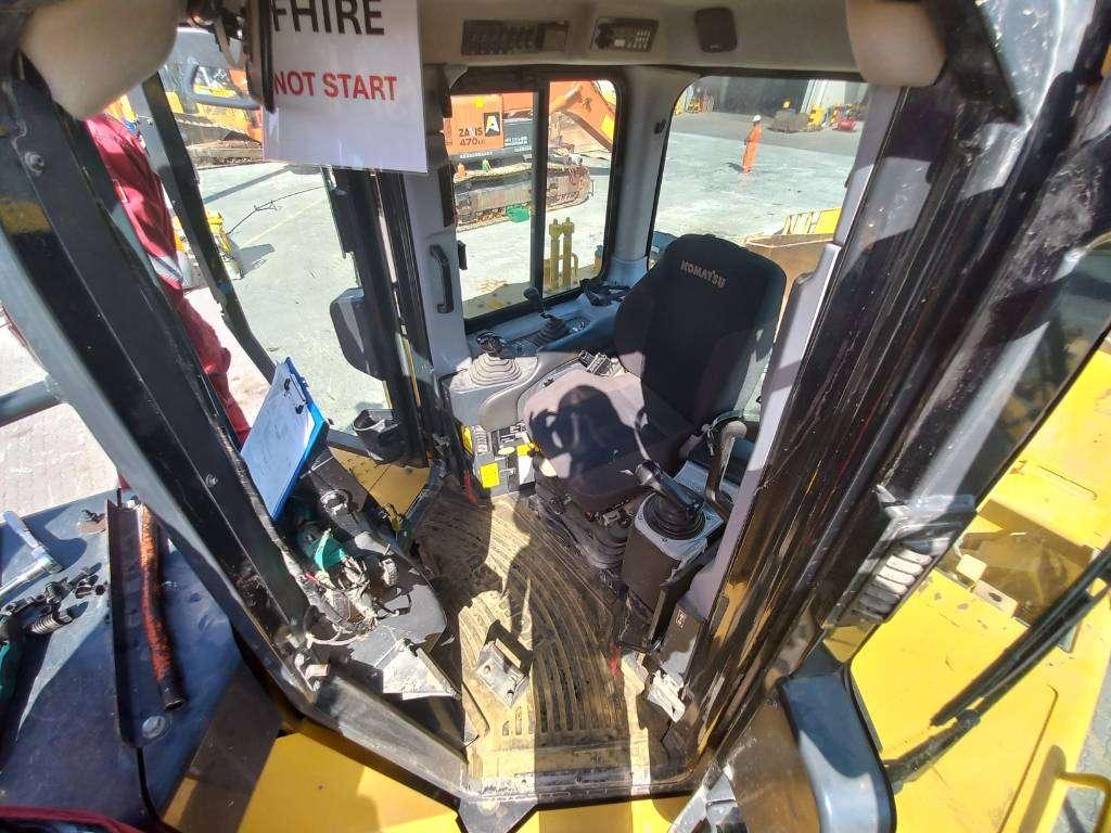 Komatsu D155A-6R (4pcs available for sale in Abu Dhabi) Foto 19