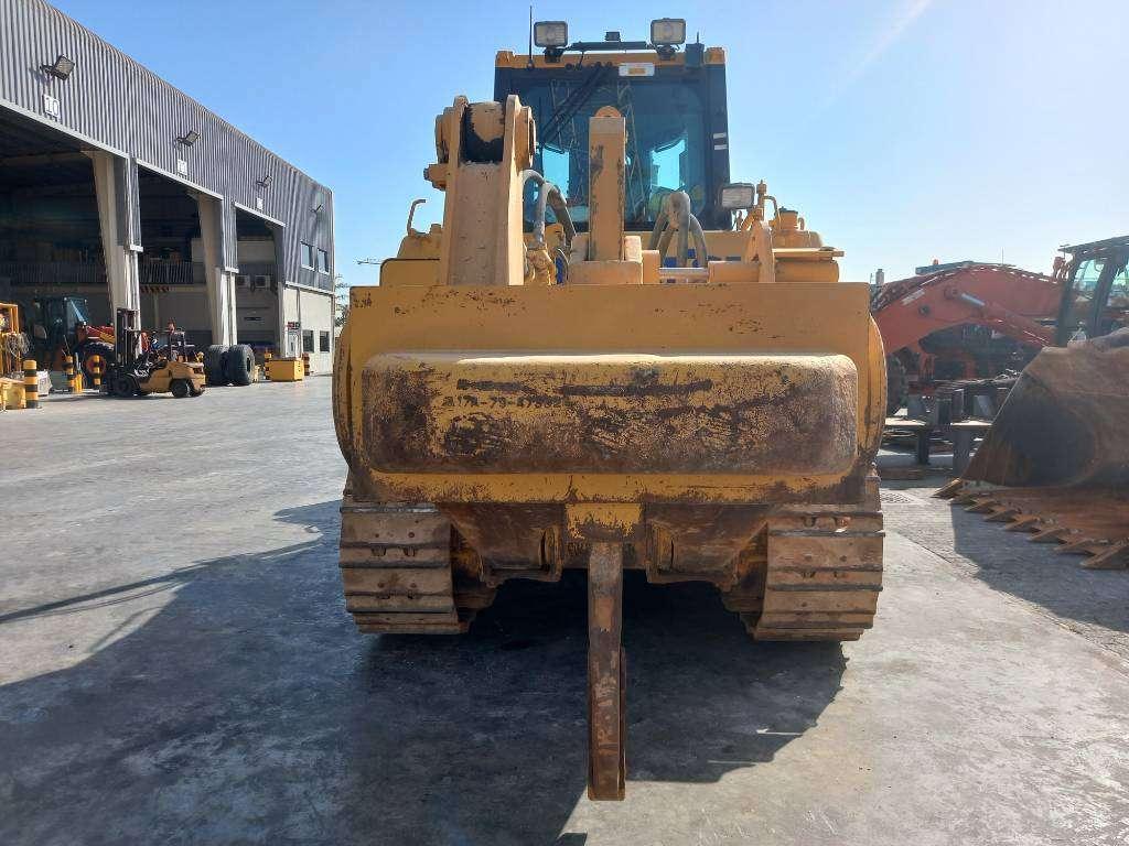 Komatsu D155A-6R (4pcs available for sale in Abu Dhabi) Foto 2