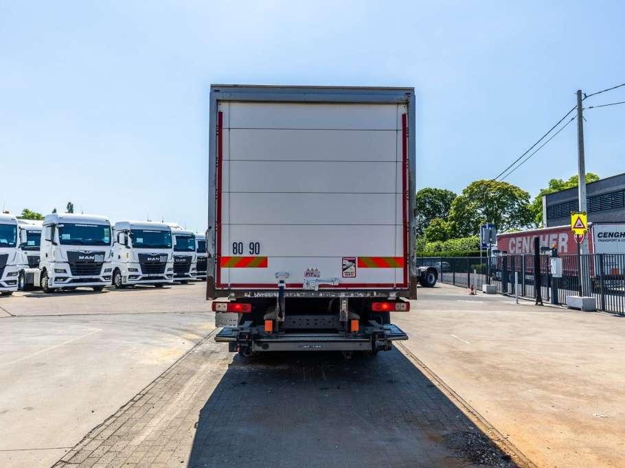 Renault D26.320-6x2+DHOLLANDIA 2T. Foto 4