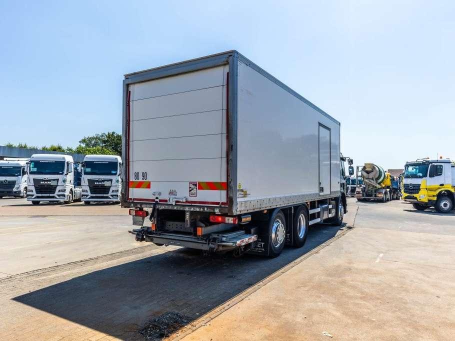 Renault D26.320-6x2+DHOLLANDIA 2T. Foto 5