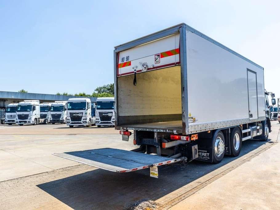 Renault D26.320-6x2+DHOLLANDIA 2T. Foto 9