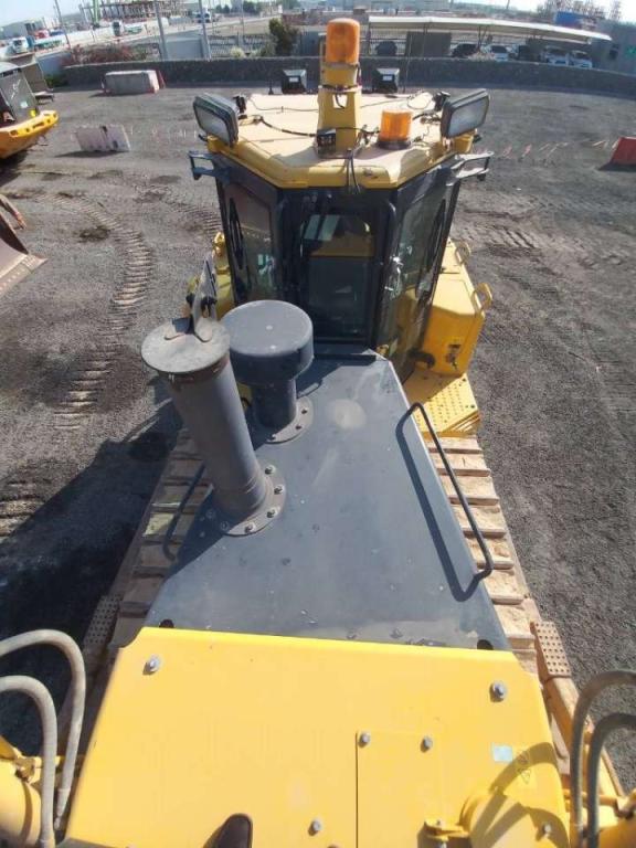 Komatsu D155A-6R (4pcs available for sale in Abu Dhabi) Foto 16