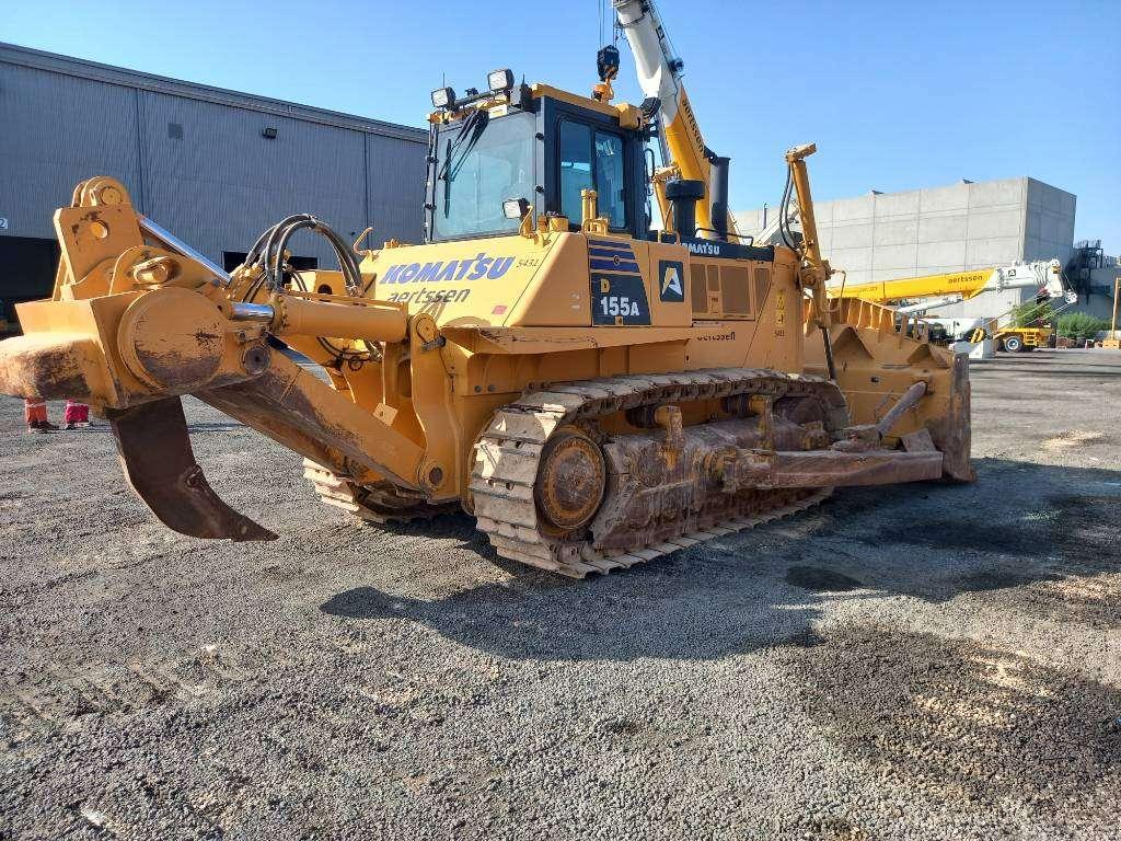 Komatsu D155A-6R (4pcs available for sale in Abu Dhabi) Foto 3