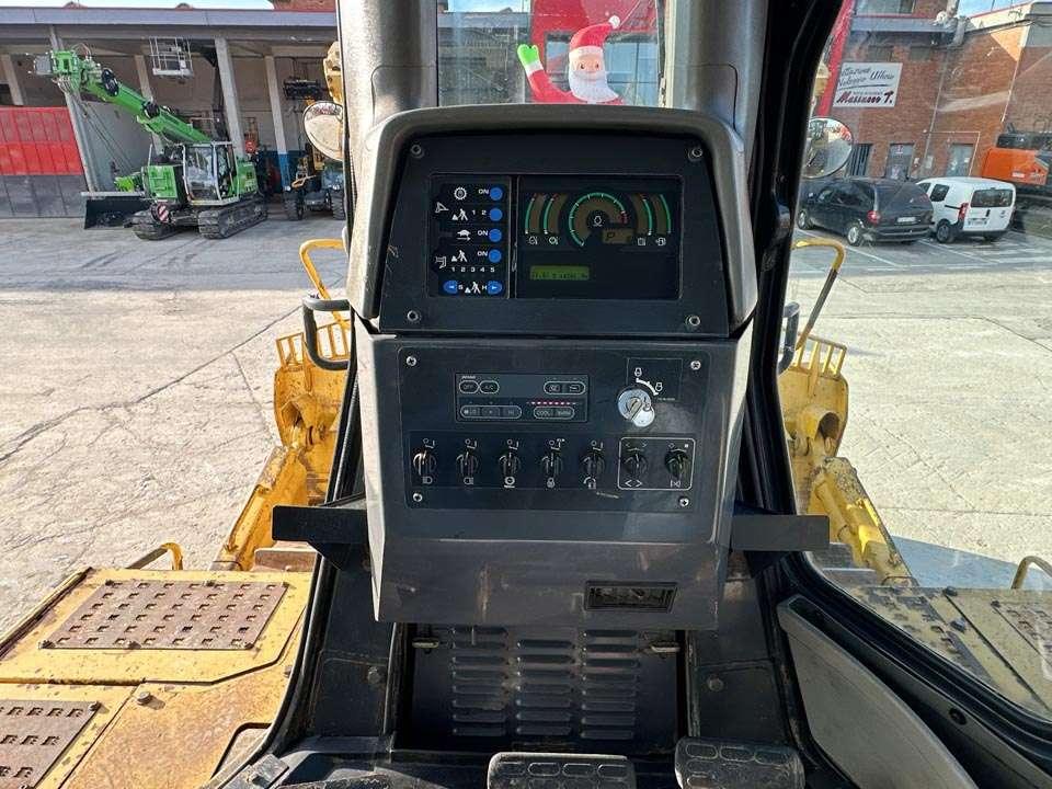 Komatsu D275AX Foto 16