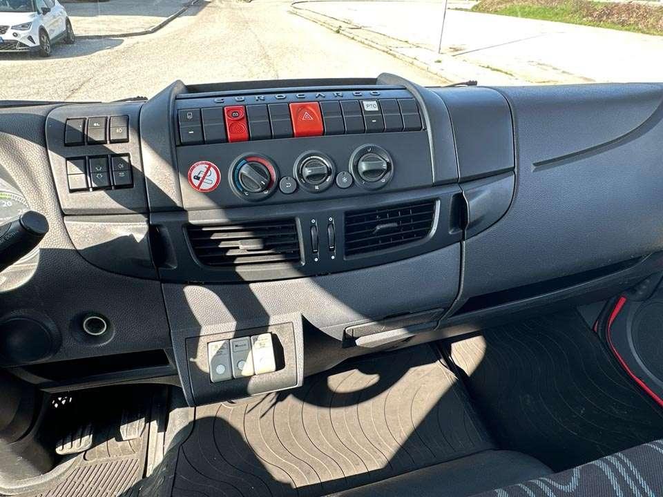 Iveco EUROCARGO 90E18 4X2 Foto 20