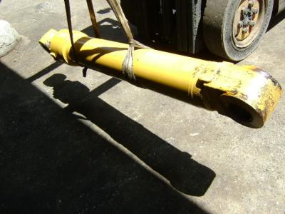 Pistón para excavadora (stick) para Caterpillar 320 B vendida por PRV Ricambi Srl
