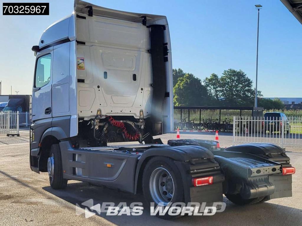 Mercedes-Benz Actros 1845 4X2 BigSpace Retarder 2x Tanks Standklima Navi Foto 2