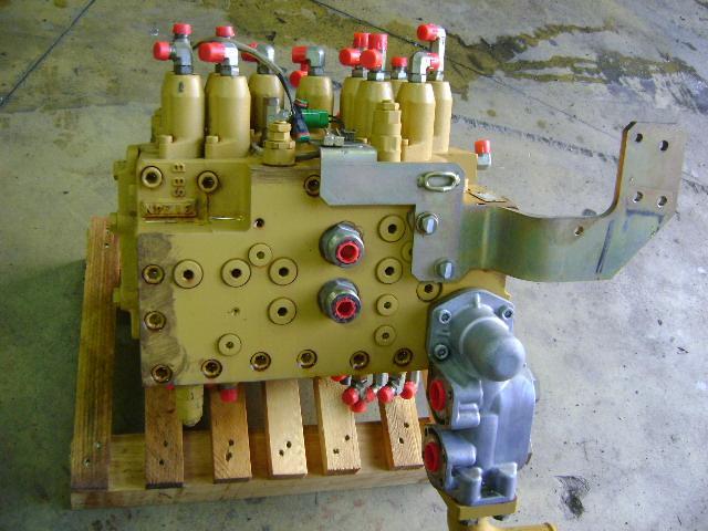 Distribuidor hidraulico para Caterpillar 315C Foto 1