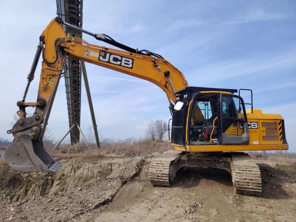 JCB 220X L4F Foto 1