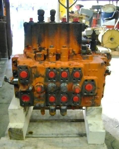 Distribuidor hidraulico para Fiat Hitachi FH 200.3 Foto 1