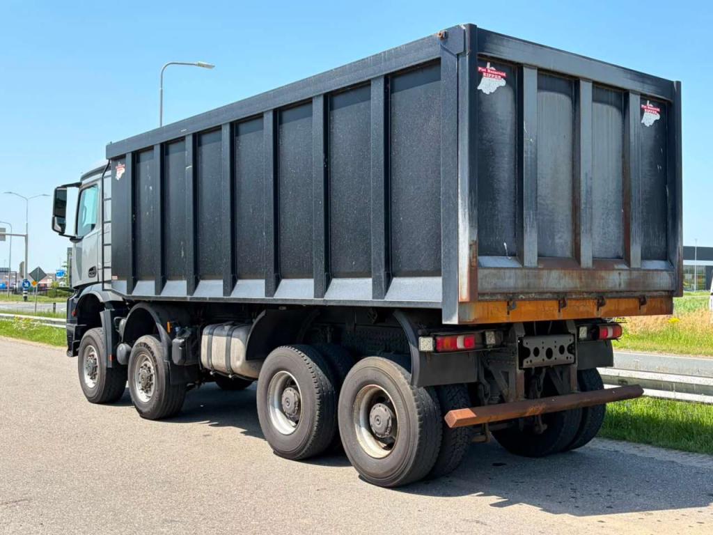 Mercedes-Benz Arocs 4848 8x8 tipper Foto 3