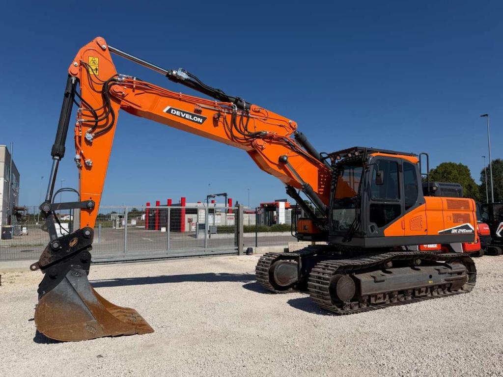 Develon DX245NHD-7 Foto 1