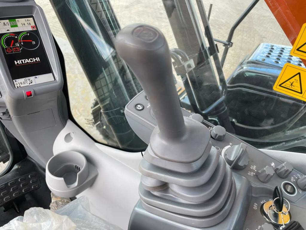 Hitachi ZX220LC-5G Foto 22