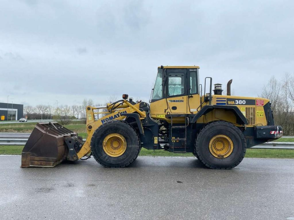 Komatsu WA380-5H Foto 1