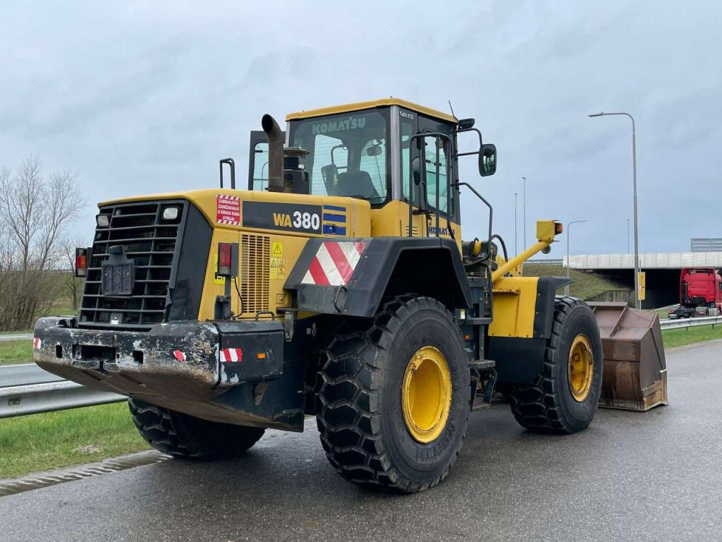 Komatsu WA380-5H Foto 6