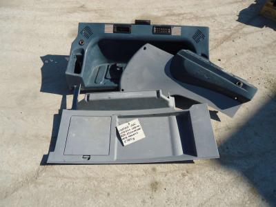 Carcasa y partes interiores de la cabina para New Holland 385B vendida por OLM 90 Srl
