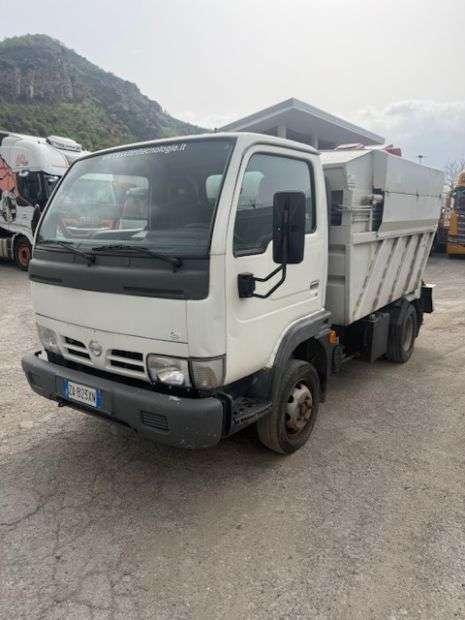 Nissan Cabstar Foto 1