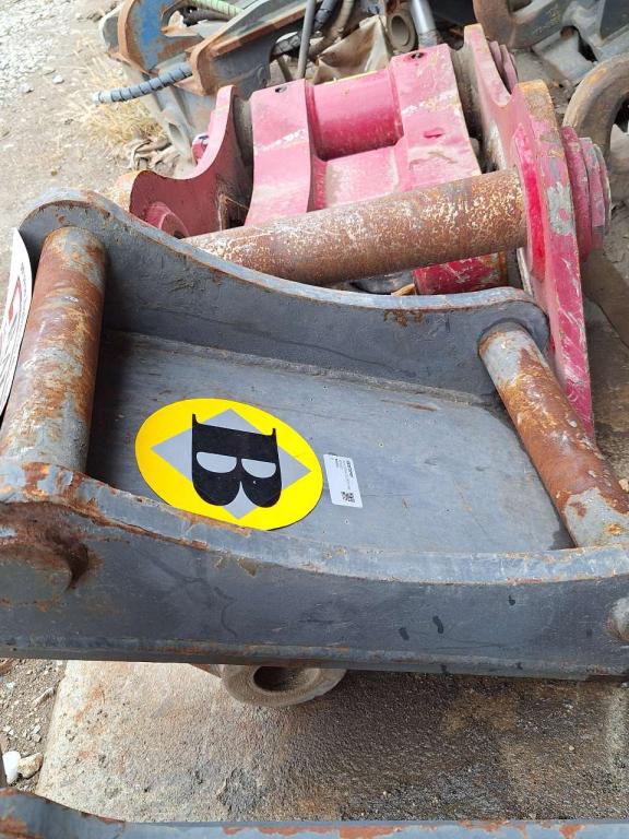 S60 for 12-18 ton excavators Attachment plate Foto 1