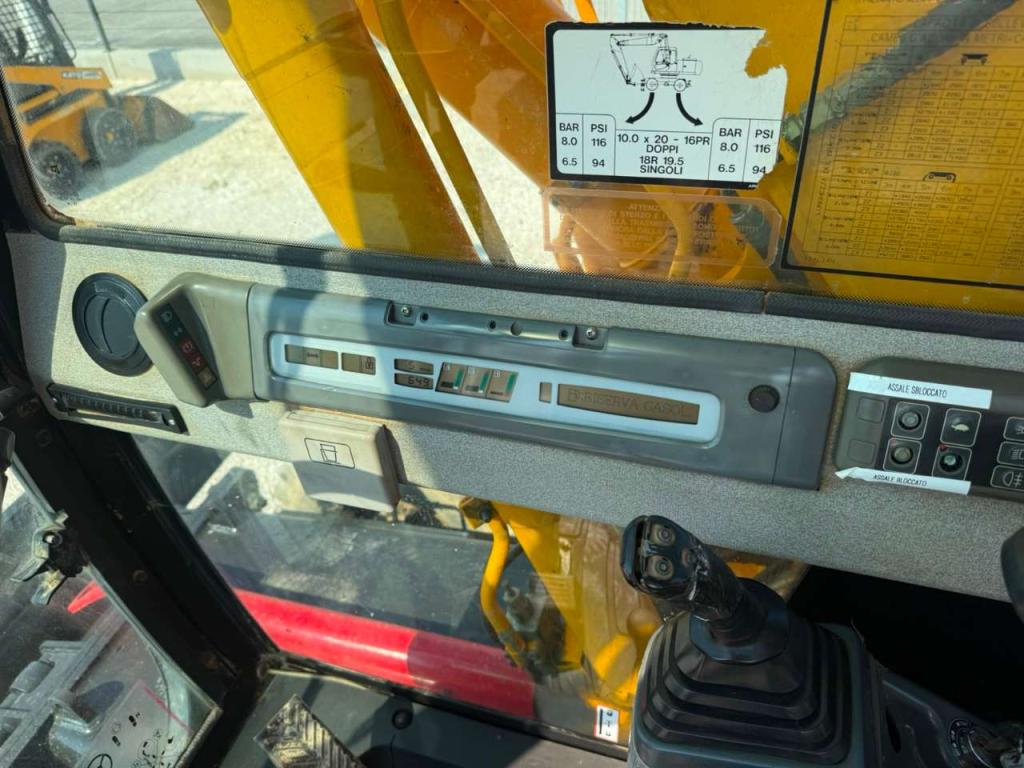 JCB JS130W Foto 9