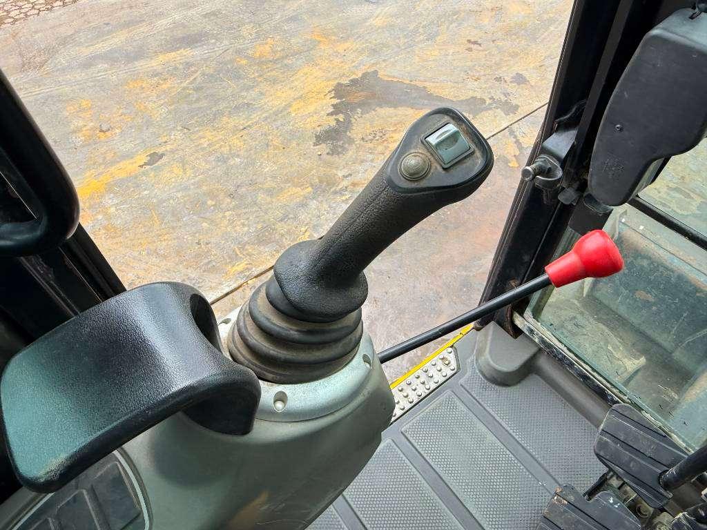 JCB 48Z-1 - Hammer Lines / Quick Coupler Foto 9