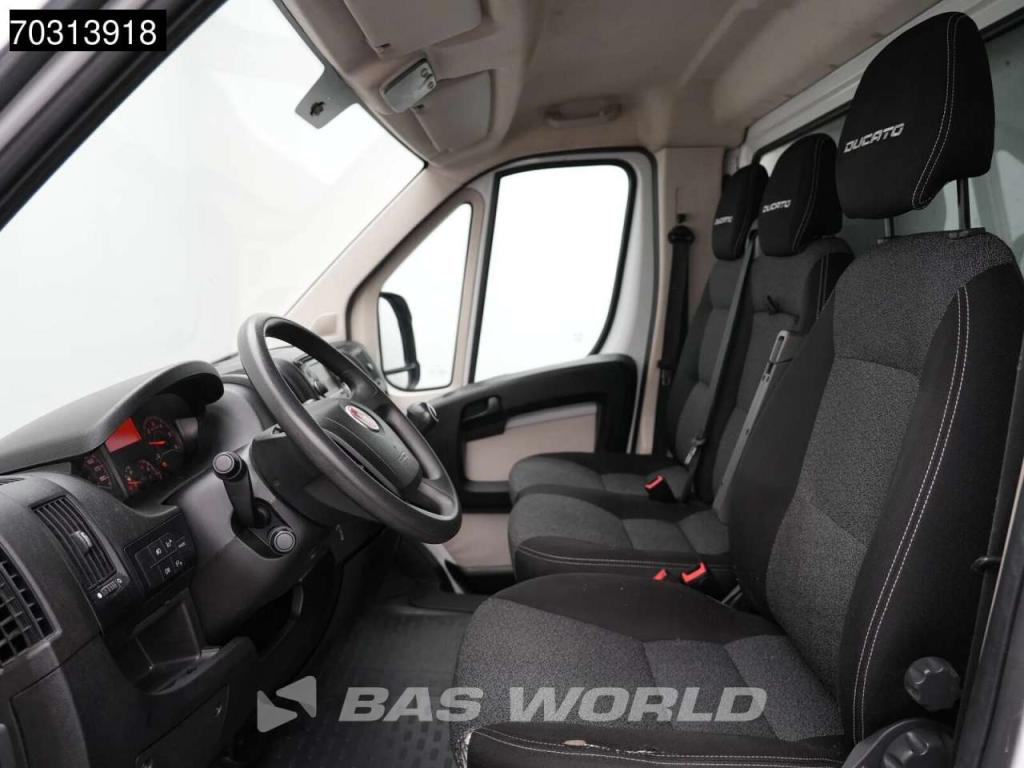 Fiat Ducato Bakwagen Achterdeuren 150PK Navi Airco Cruise Euro6 Meubelbak Koffer Airco Cruise control Foto 3