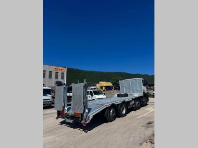 Iveco STRALIS AD350X40 YPS ON 8X32 vendida por Palcon di Palma Gianni