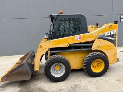 Gehl R260 vendida por G.R. Import Export