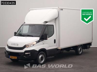 Iveco Daily 35S14 Automaat Laadklep Zijdeur Bakwagen Airco Cruise Lat om Lat D'Hollandia Euro6 Meubelbak vendida por BAS World B.V.