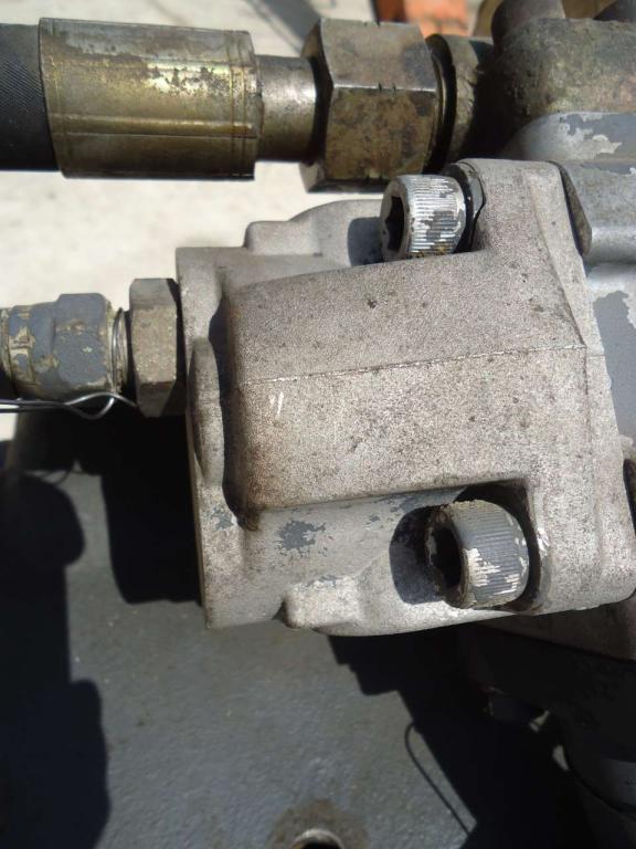 Bomba hidráulica de servoválvula para Fiat Hitachi W130 Foto 1