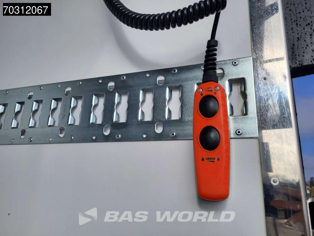 Iveco Daily For rent in Germany from €3.795 per month Cruise control Foto 11