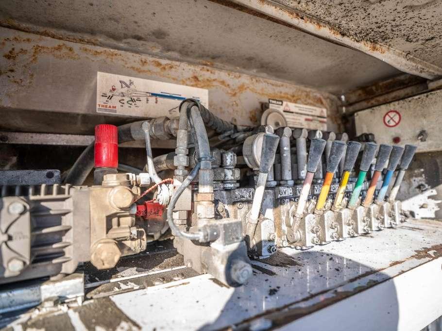 Man TGS 32.360 BB+LIEBHERR 8m3+TAPIS THEAMS 12m Foto 14