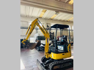 Komatsu PC16R Foto 1