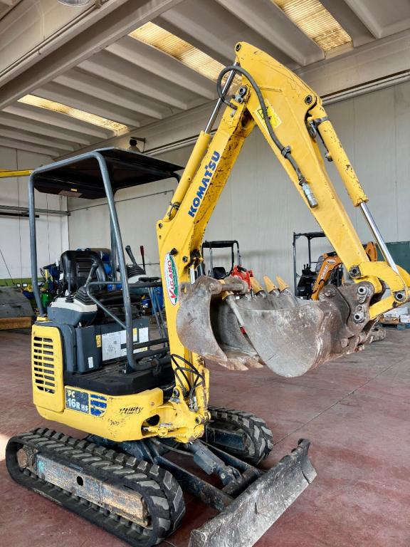 Komatsu PC16R Foto 2