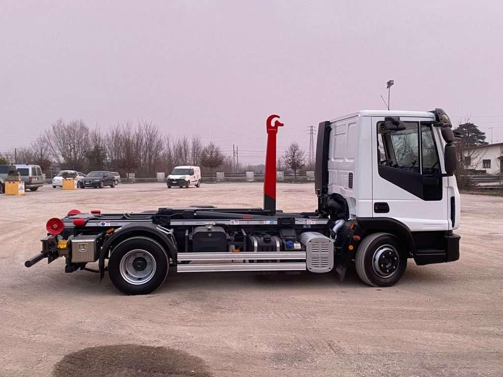 Iveco Camion con gancho Foto 17