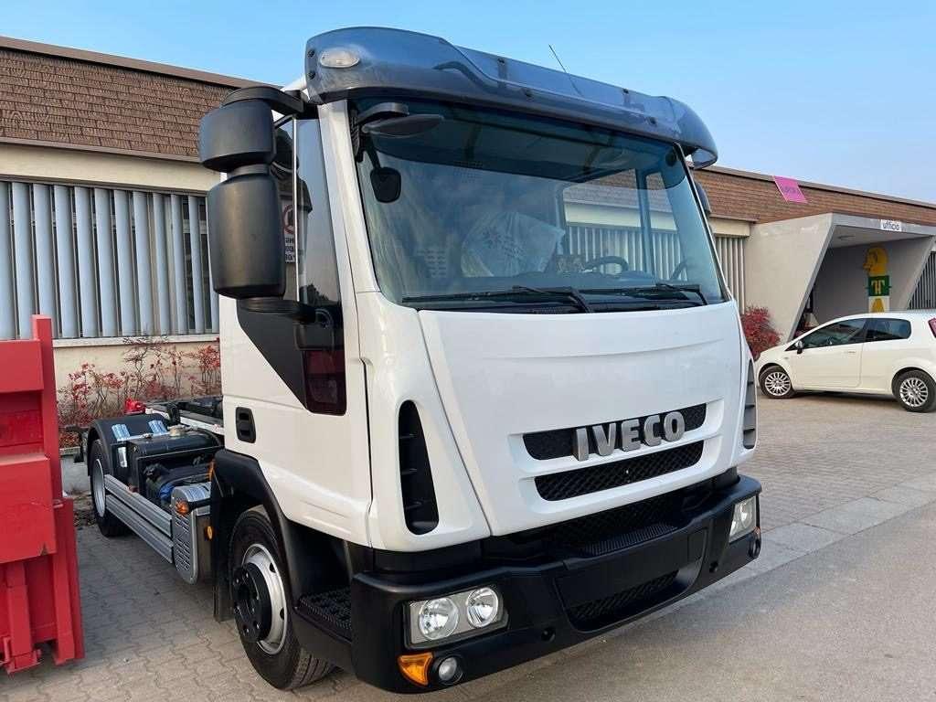 Iveco Camion con gancho Foto 2