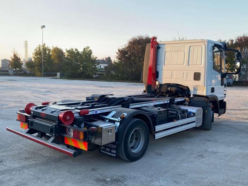 Iveco Camion con gancho Foto 8