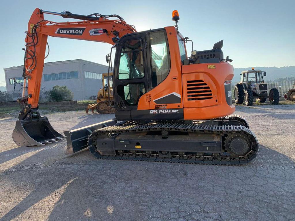 Develon DX140 LCR Foto 1