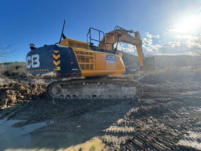 JCB JS330 vendida por Piolanti srl