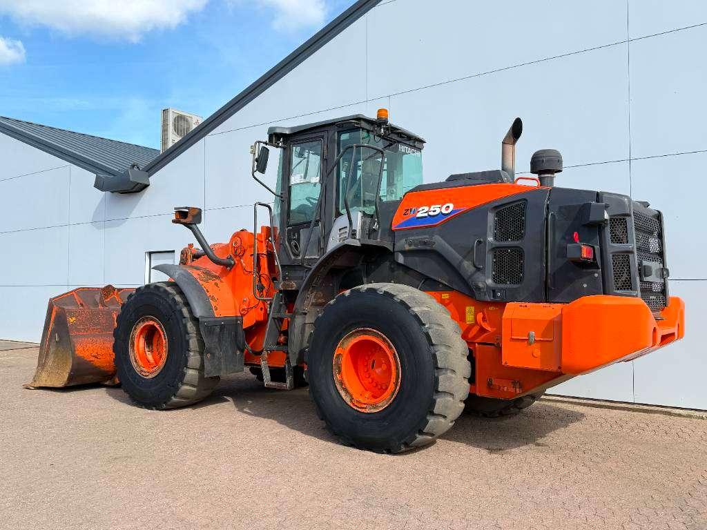 Hitachi ZW250-6 - Automatic Greasing / Weight System Foto 3